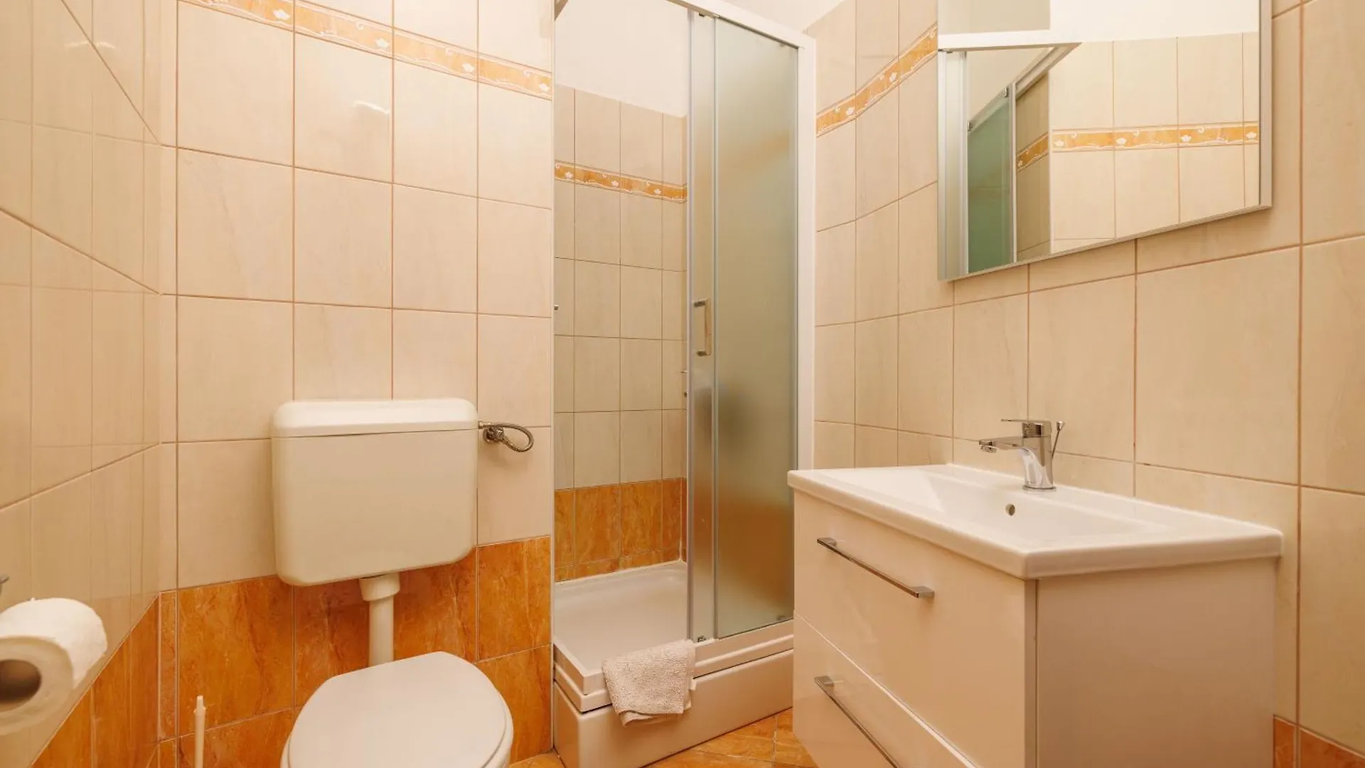 Apartmani Ane Vrh  0*, Vrh (Krk) 克罗地亚